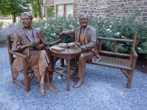Bronze sculpture of FDR and Eleanor Roosevelt