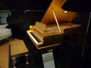 Country Music Hall of Fame and Museum - Elvis Presley's Gold Piano